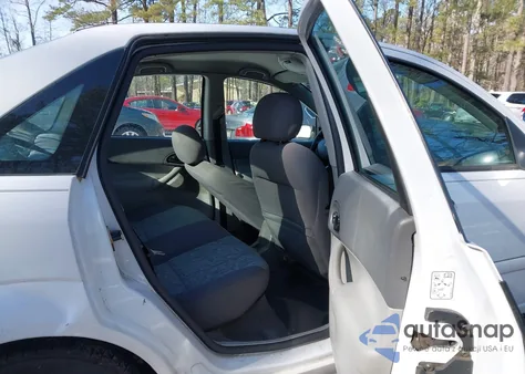 2005 Ford Focus Zx4 из США, поврежденный, VIN 1FAFP34N85W251887